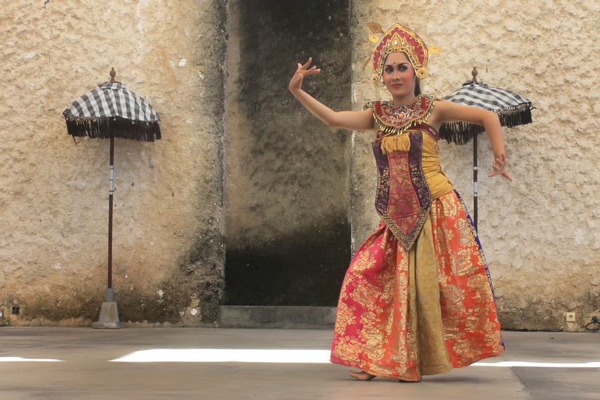 Cilinaya dance, symbol of graceful beauty