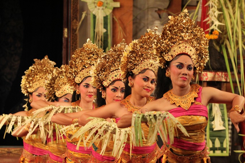 Pendet dance, The oldest welcoming dance in Bali