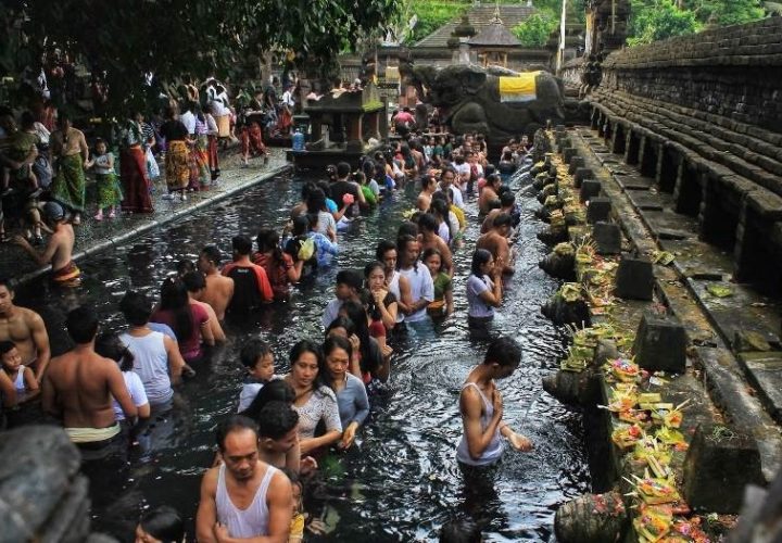 Pura Tirta Empul, Self-purification in Gianyar Bali