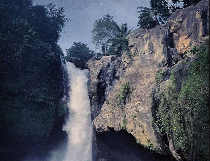 Blangsinga Waterfall, Gianyar, a Present Hits in the Middle of Hits in Bali
