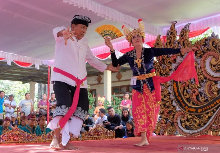 The phenomenon of Joged Bumbung, a Balinese Traditional Dance that is Now Abused