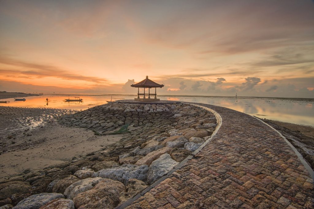 3.352 / 5.000 Hasil terjemahan Mertasari Beach Sanur, Beach with Beautiful Sunset and Sunrise Views