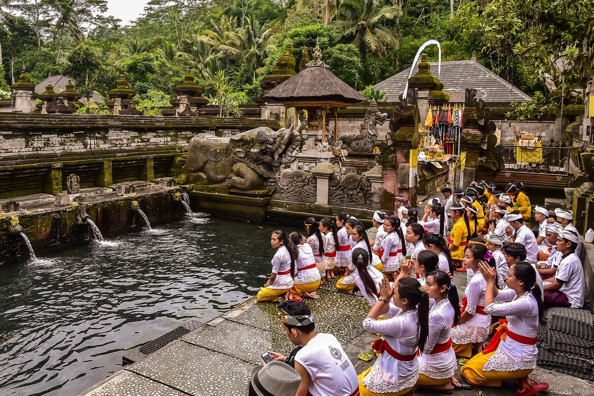 Tirta Empul Temple Looks Siring and the Unique Melukat Tradition
